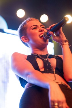 Miley Cyrus - Borgore&rsquo;s Christmas Creampies Concert. ♥  Let&rsquo;s be lesbians together lol. ♥