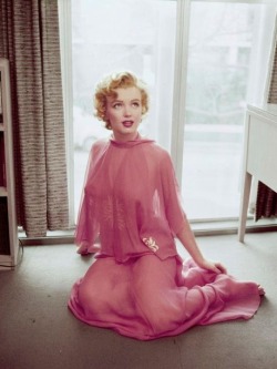 XXX princess-lointaine:marilyn monroe and pink photo