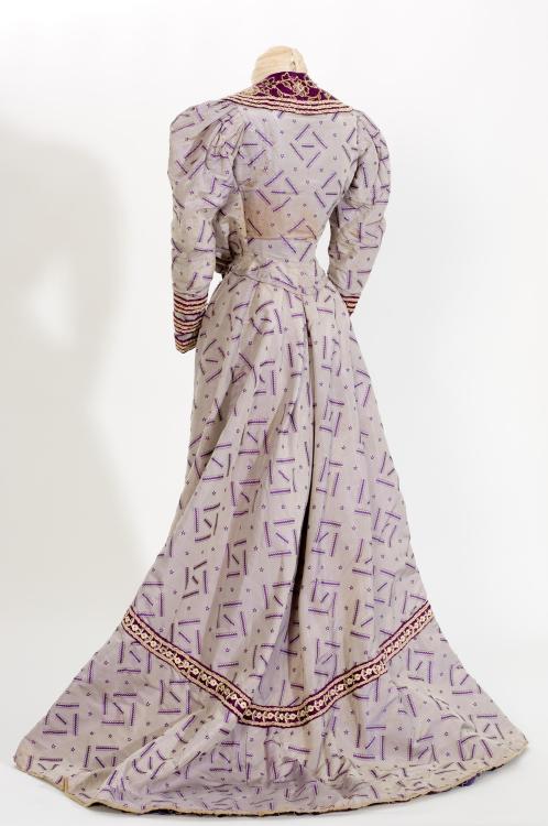 Floral Trimmed Catalan Pattern Dress, ca. 1900-09via CDMT