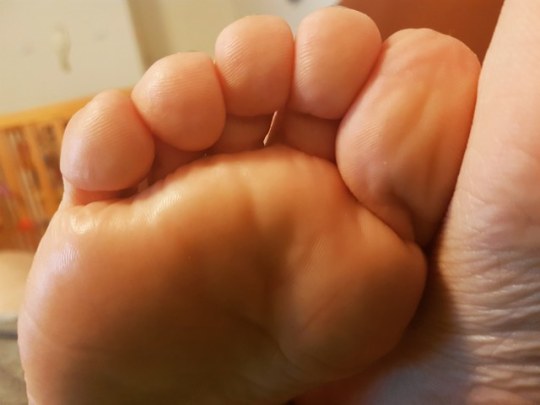 Porn photo wifesfeetures:  Lick between my toes! 👅👣