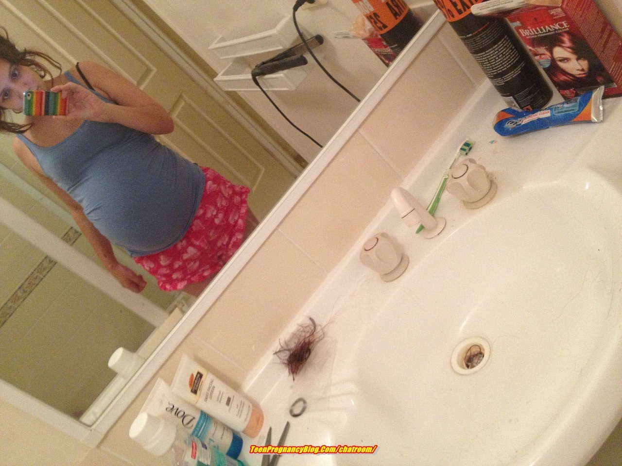pregnantteenpics:  I have a bunch of new pregnant teen pictures, so this will take
