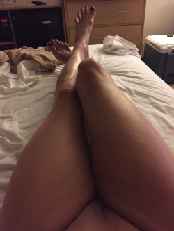 strangedaze420:  Laying around this morning. ;)  Just want to lick that smooth body and cock