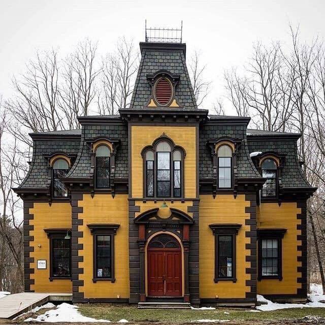 sixpenceee:Gothic style houses 🖤💀🖤Via Witches Night