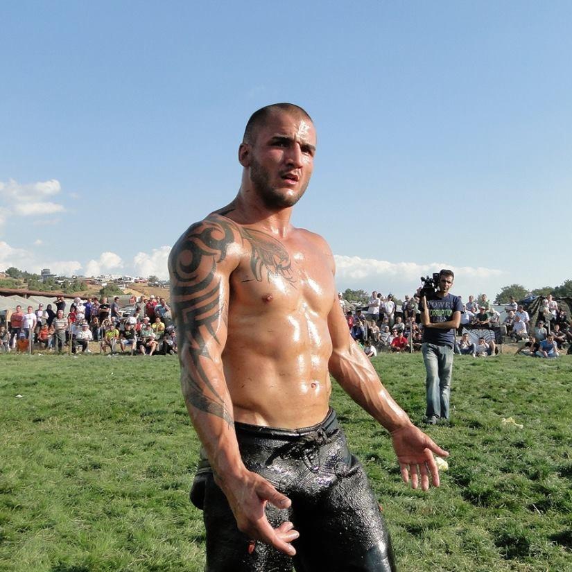 nonwrestlingwrestlers:  Follow http://nonwrestlingwrestlers.tumblr.com