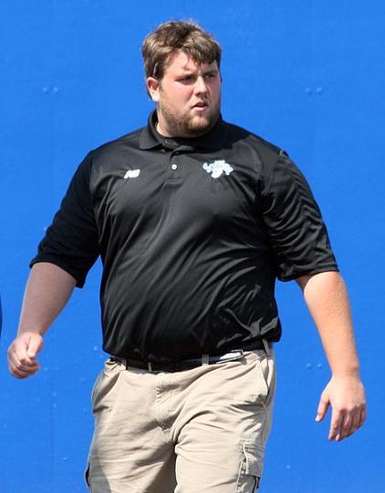 thebigbearcave:  superbears:  Cute Young Thic Chubby Coach: So Type, Want   bigsexy