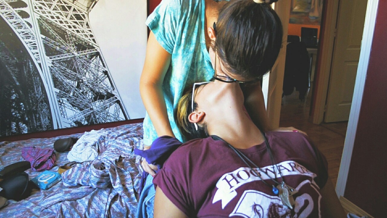 lchen95:  Morning kisses for my girl 💞