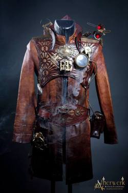 steampunktendencies:  Mage of Time Steampunk Armor, 100% Handmade, Leather, old and antique gears, clockworks and brass pieces, smoke machine, flexible mechanical arm at the back with mechanical cap and lights. Around 23 Days working hours. Arm part and