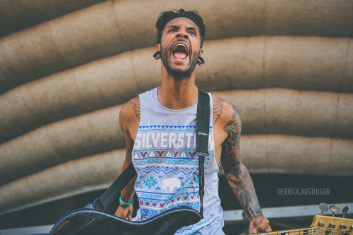 someone-somewheree:  Like Moths To Flames 