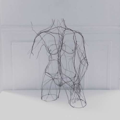 nevver: Totally wired, Julie Joly