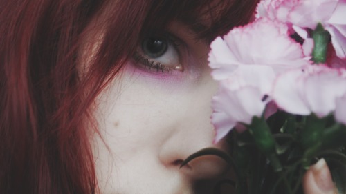 rouge-chevre:  eyes match, one green, one purple