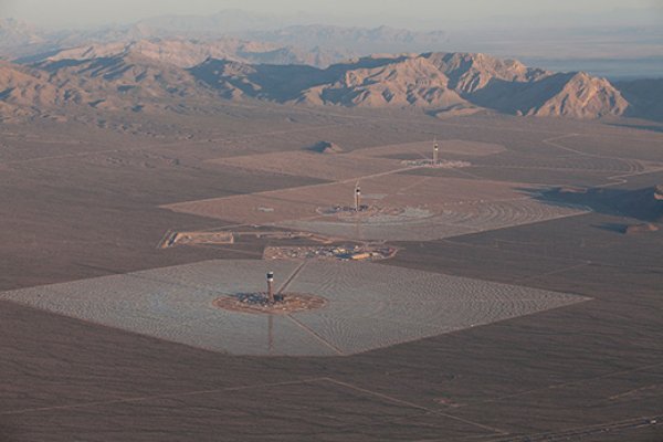 sixpenceee:  Here are some additional pictures of the California solar farm as discussed