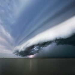 atmospheric-phenomena:  leebarguss:  atmosphere (by Andreas Minge)  Like | Phenomena | Nature | Join! 