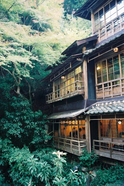 lovemylifemirai-f: A hundred years old commercial house in Minoh.This really is Japan.箕面の渓流沿いにある築100