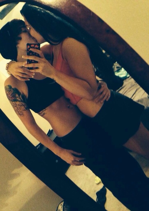 XXX lipstick-lesbian:  ♀♡♀  photo