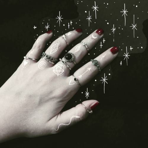 loll3:  👉✨ got some witchy rings from @forever21 ♡ ♡ ♡ #f21xme 