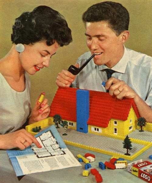 Lego Dream house set, 1961. Between 1955 and 1965 Lego tried to address also adults as a target grou