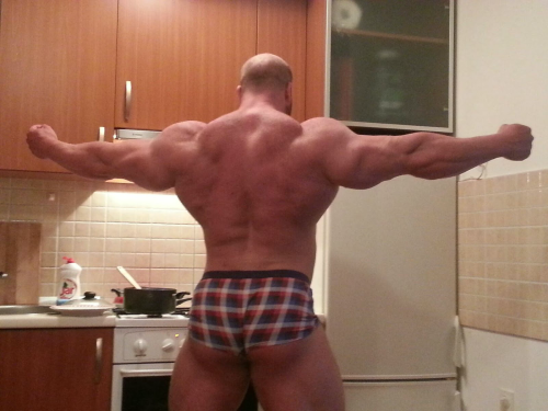 joe2bb: musclegods2: Petar Klančir has a way to convince me to be his houseboy. if he’d only c