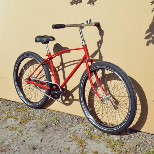 achielle:Petit Omer in intens red with Big Apple balloon tires . Cool 24" bicycle for the cool 