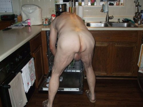 ortis354:  regguyfun:  iwant2getnakedwithu:  Bottoms up! Big balls hanging.  Nice Daddy’s ass!   Que manjar tan delicioso