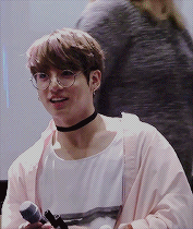junqkookied:choker + glasses = me dead
