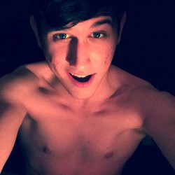 welcome&ndash;to&ndash;watchtower:  I really like this picture of me. #me #collarbone #gay #bodyimage #NippleParty 