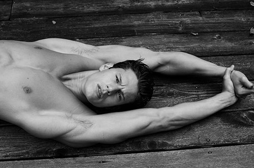 monbeaubeauty:  Eian Scully photographed by Stewart Shining 