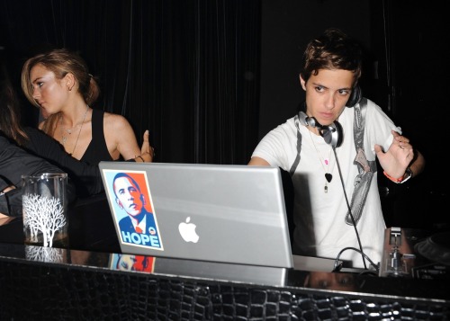 iheartllsr: Lindsay Lohan and Samantha Ronson in night club in Tokyo on October, 2008.