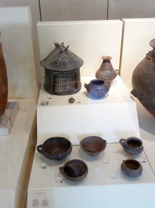Baths of Diocletian - grave goods from necropolis of CastiglioneAn old (x-ix centuries BCE) and only