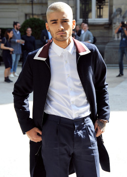 fuckyeahzarry: Zayn arriving at Valentino Spring/Summer 2016 UOMO Paris Fashion Show - 6/24