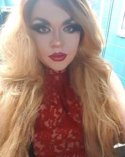 boy-to-girl-transformation:  Drag Queen Diva