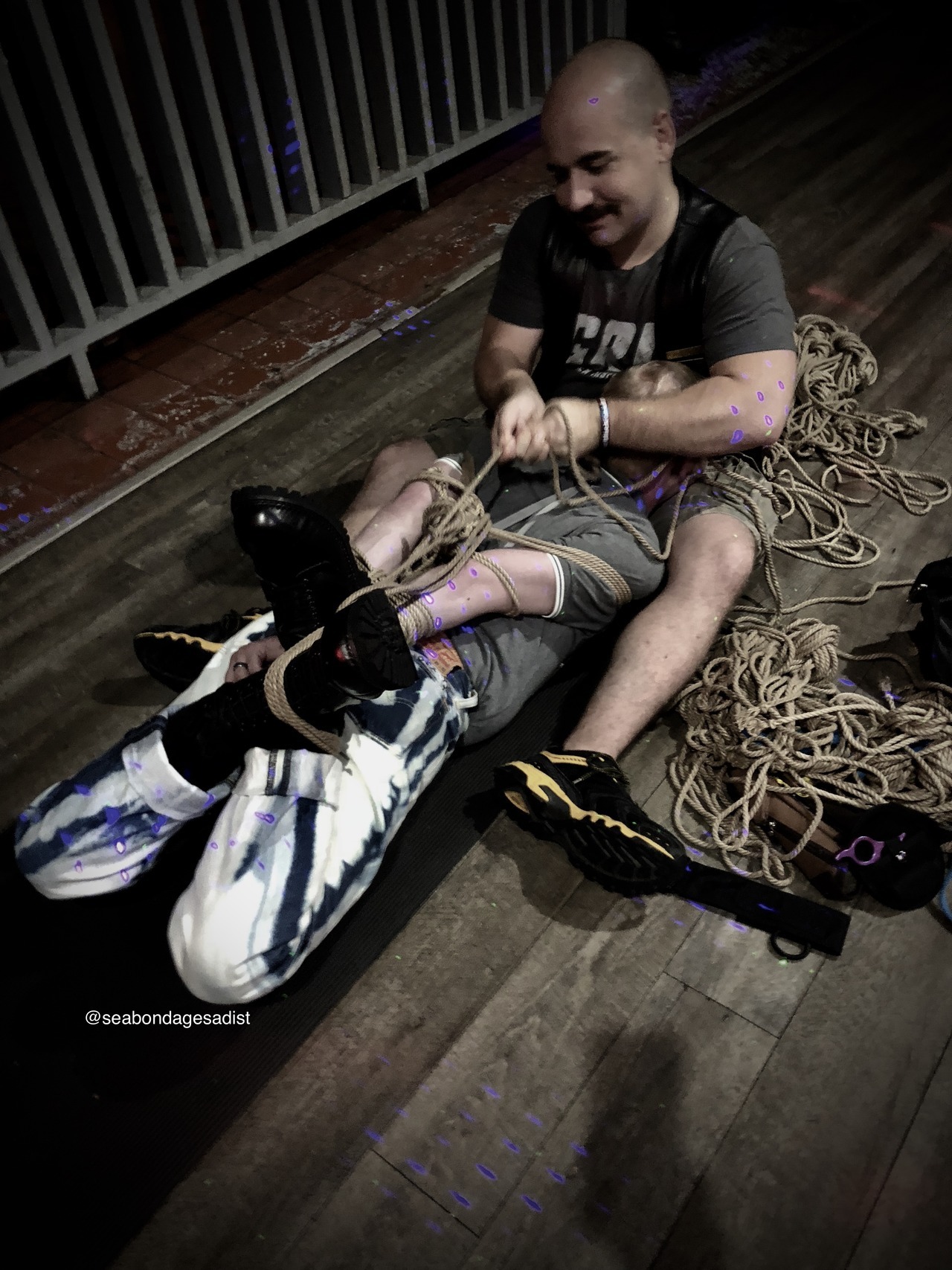 seabondagesadist: Look everyone!  I got to get tied up!  Switch Josh in bondage!