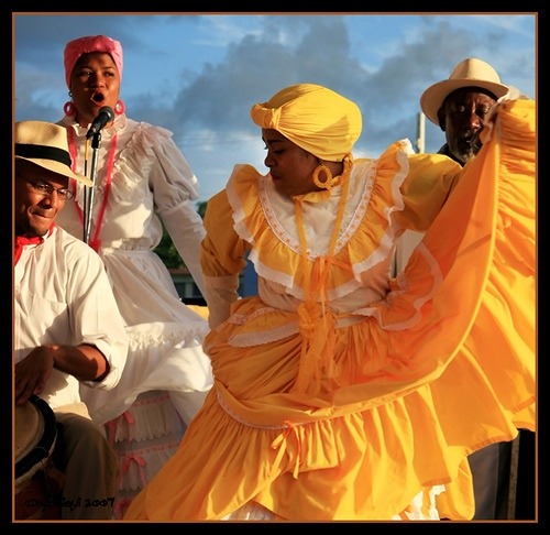 sepia2sage:  Bomba is an Afro-Puerto Rican folkloric music style developed throughout the 17th, 18th and 19th centuries by west African slaves brought to the island by the Spanish. It is a communal activity that still thrives in its traditional centers