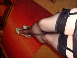 kirstysummers68:  Stockings and heels I’m