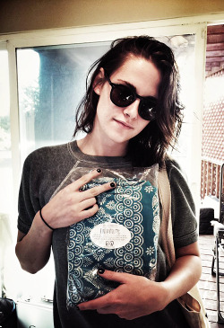 stewcharm: Kristen for ElePants.(x)