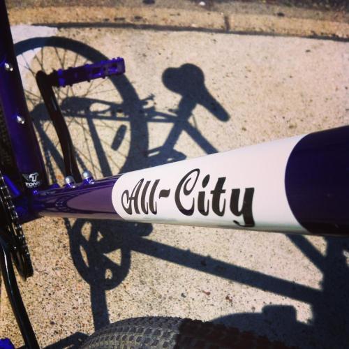 ridewithfroth: Purple bombshell ! #tonkacycleandski #fixedgear #fixed #fixie #allcitycycles