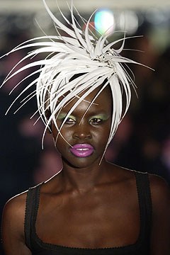 aleworldaddict:  Alek Wek and Naomi Campbell at Philip Treacy Haute Couture S/S 2003