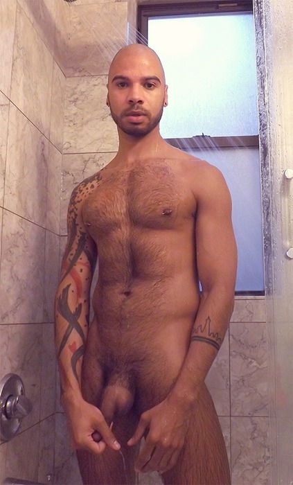 blatino-bruthas:  Black and Latino = Blatino Bruthas 👨🏿👨🏻 👨🏼 👨🏽 👨🏾 https://blatino-bruthas.tumblr.com  This sexy guy lives in my area