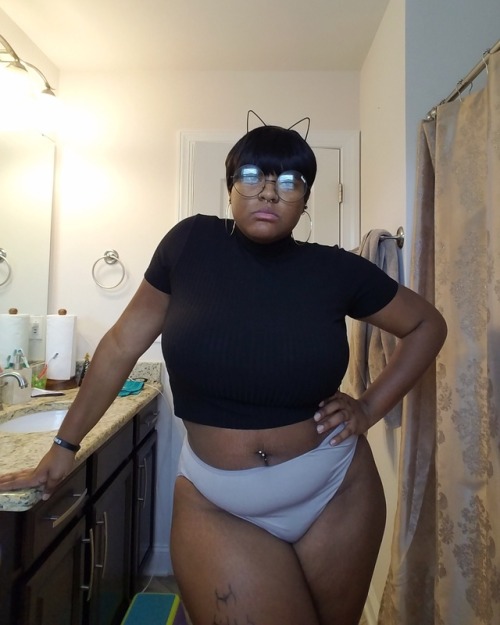 yournudemom:  I was a cat on Valentine’s day.