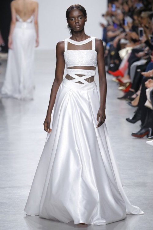 99runway:Duckie Thot for Valentin Yudashkin Spring/Summer 2018