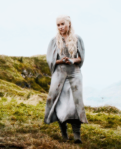 wildlingvals:On Drogon’s back she felt whole. Up in the sky the woes of this world could not touch h