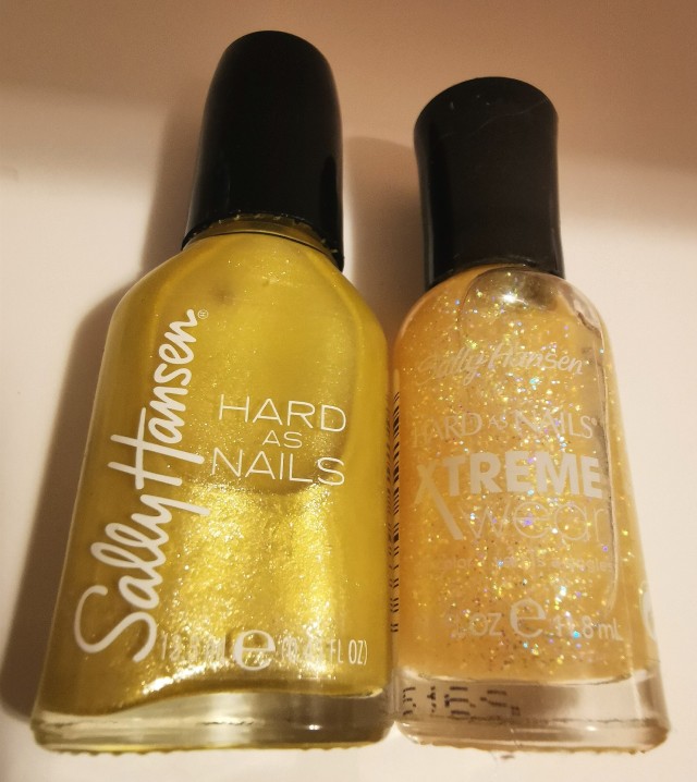 Baby Finger:  Sally Hansen Hard As Nails "600 Hard Hat" topped with Sally Hansen Xtreme Wear "180 Disco Ball" 