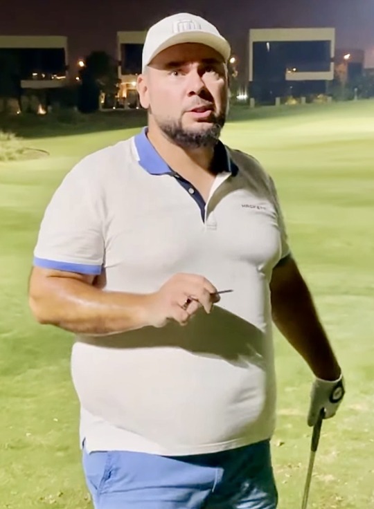 vavavoommmsblog:fatass on the golf course… i think ur gonna need a bigger shirt 😭 