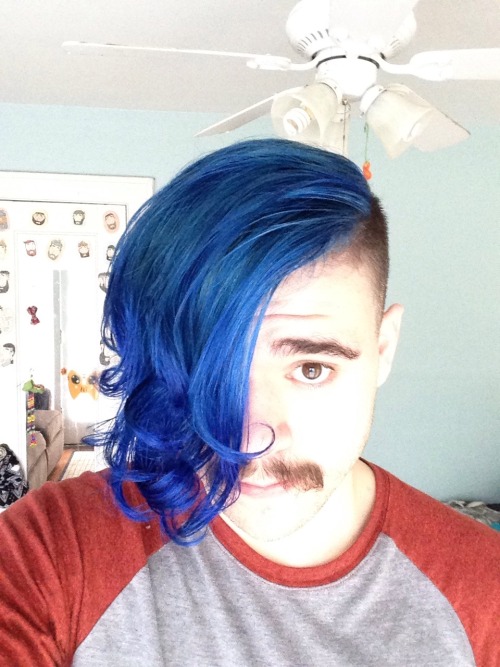ibrokemyheart:  imtheotterlope:  I’m kinda obsessed with the color of my hair right now tbh   Is this man a Princess?!