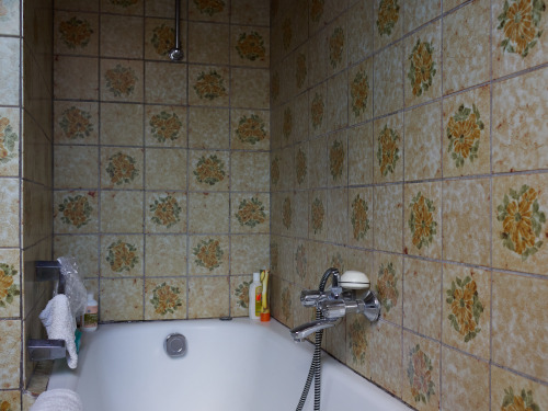 interiors bathroom in house built 1970s smaller town in the very west of germany // 06-2021