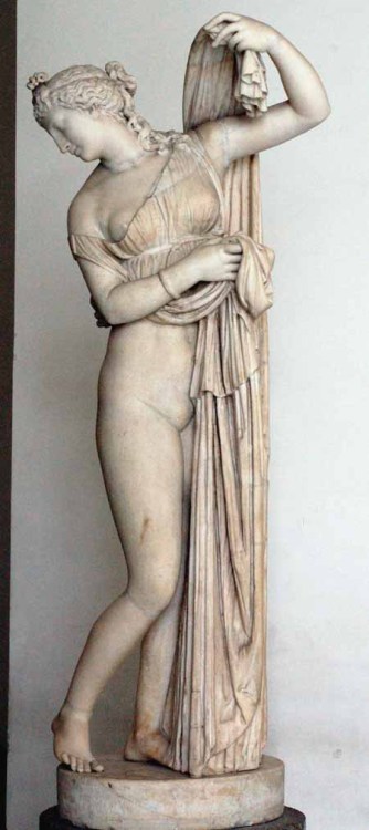 hismarmorealcalm: Venus statue  Napoli