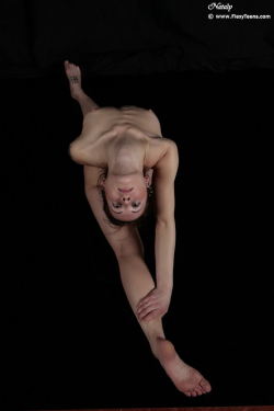 papariese63:  lambethboy2:  blairs-desire:  Blair loves Gymnastics and Exercise  Sublimely Performed Beautifully   Perfekt beweglich 