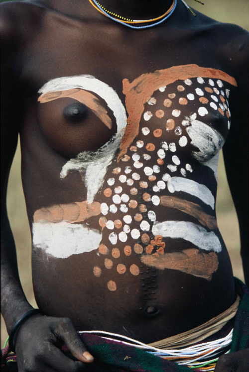 fuckyeahpainting: Natural Fashion series. Photographed by Hans Silvester. Omo Valley in southern Et