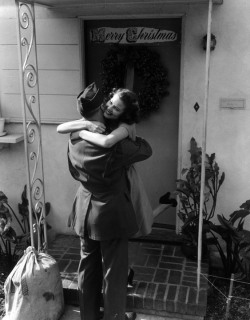amo-vintage:″Welcome Home, Soldier.” 1945