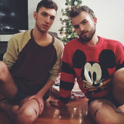 666-ninetales: Merry Christmas from the fox boys