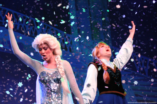 didyouknowwaltdisney:monorailsandmagic:So at the end of the Frozen Sing-Along Elsa was belting that 